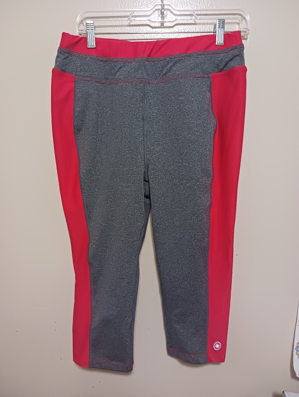 Full Beauty Sport Gray and Pink Athletic Capri Leggings Medium A-12
